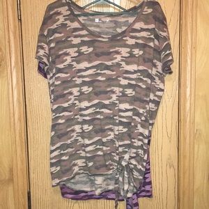 🌸 2 Camoflauge XL shirt bundles